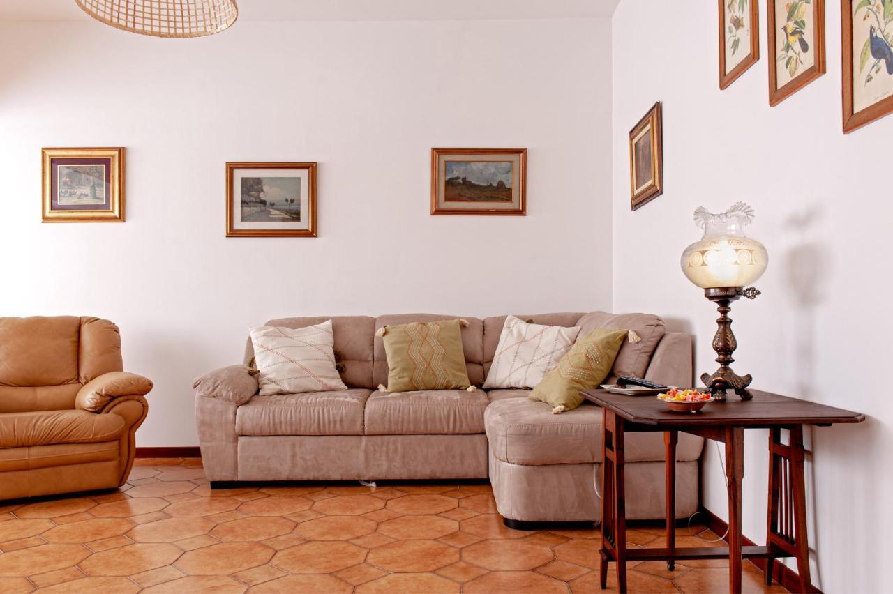 Casina Di Liliana Apartment ลีวอร์โน ภายนอก รูปภาพ