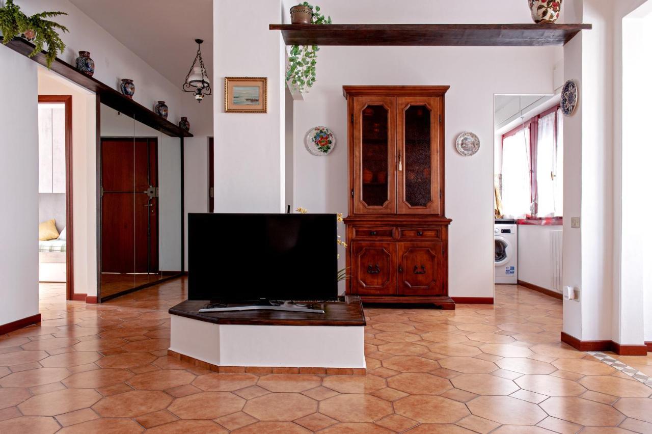 Casina Di Liliana Apartment ลีวอร์โน ภายนอก รูปภาพ